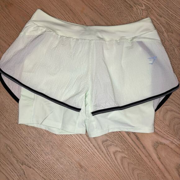 NWOT Gymshark 2 In 1 Shorts Cucumber Green Running B2A5H Small Workout Pocket - Picture 1 of 7